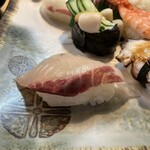 すし鶴 - ハマチ