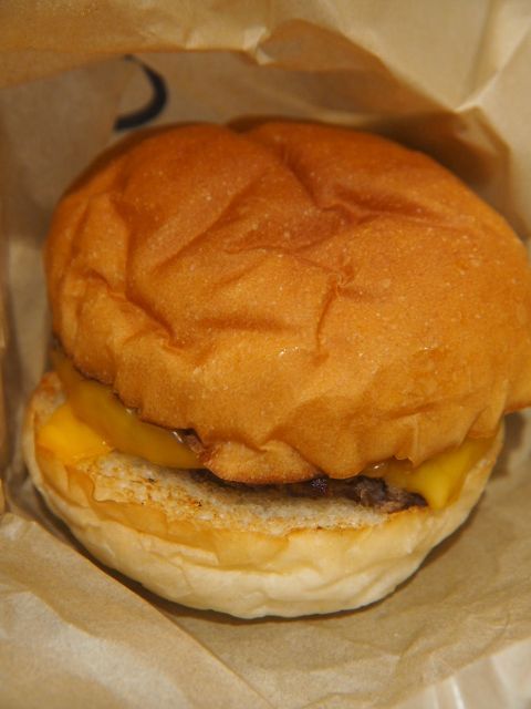 The CheeseBurger ESSEN - Nango Juhatchome/Hamburger | Tabelog
