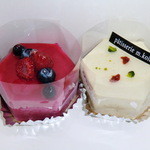 エムコイデ - ムース・カシス＆ピスターシュ。雛人形をイメージしちゃいますね。