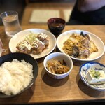 楽楽 - ご飯は通常サイズの半分の量。