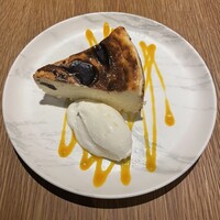 YPSILON Aoyama - バスクチーズケーキ