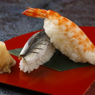 祇園で気兼ねなく寿司を味わう