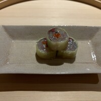 温石 - 焼津 小川港 游がせ 鯵の胡瓜巻 梅肉乗せ