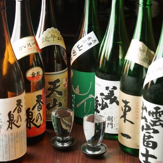 創作和食に合う全国各地の日本酒を種類豊富にご用意！