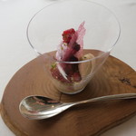 エスキス - ｸﾞﾗｽﾃﾞｾｰﾙはﾌﾙｰﾙﾄﾞﾋﾟｴｰﾙ、ﾌﾞﾘｭﾚｸﾘｰﾑ、ﾌﾗﾝﾎﾞﾜｰｽﾞ、ﾊﾞﾆﾗｱｲｽにﾋﾟｽﾀﾁｵﾊﾟｳﾀﾞｰ、ﾁｭｲｰﾙをのせて☆