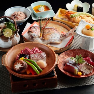 料理長の技が光る四季折々の会席は、大切な日のお食事に最適