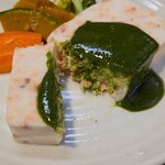 キッチン ブルー グローブ - テリーヌをカット