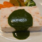 キッチン ブルー グローブ - 正面から、テリーヌ「鮭のオレンジが見えます