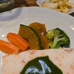 キッチン ブルー グローブ - 備え付け野菜のアップ