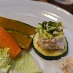 キッチン ブルー グローブ - テリーヌにはズッキーニを引いて