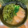 横浜家系ラーメン 竜家 - 並ラーメン＋のり･茎ワカメ