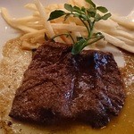 メゾンカイザー グリルアンドバー - グリルランチ、パン・スープ・ドリンク付で1,300円。お肉はビーフ、ポーク、チキンから選べます。