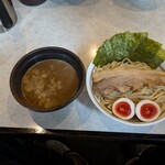 つけめん屋 赤羽京介  - 魚介つけ麺 300g（900円）特製3種盛り（300円）