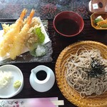 助七 - 2024/10月　天ざる（エビ、舞茸、大葉、かき揚げ）　お新香（菊花入り）