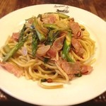 パンコントマテ - 赤唐辛子にんにく青しそ 800円 ＋アスパラ250円 サラダ、ガーリックトースト付き