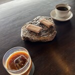 middle - エスプレッソコーヒーと焼立てフィナンシェが美味しい☆