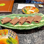 にくがとう - 「尾崎牛 特選焼肉 塩編〜『良い肉と良いワインは香りと余韻』」の「尾崎牛 ウチモモ」