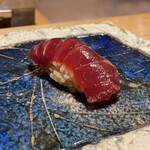 鮨 一二郎 - 赤身漬け。塩竈だったかな。先日、宮城の塩竈行って来ました。この時、呼ばれたのかな。(*´艸`)