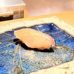 鮨 一二郎 - 今宵の一二郎鮨はカンパチからスタート✩.*˚今年は当たり年だったのかな。あちこちで美味しいカンパチいただきましたね〜♥️