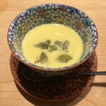 鮨 一二郎 - 夏といえばトウモロコシ！北海道の母の実家では毎日のようにおやつはトウモロコシでしたよ〜❤️蓴菜とトウモロコシって合うのね〜( ͈́⌄͈ ̀)ひんやりちゅるん。