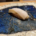 鮨 一二郎 - 北海道の鮑！夏のお鮨の醍醐味は、やっぱり貝、イカ、ヒカリモノだと勝手にランキング(●︎´▽︎`●︎)