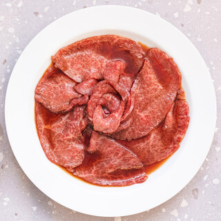 お酒の種類も豊富。朝までやってる