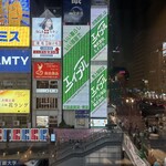 和食・鮮魚 個室居酒屋 初桜 - 窓から見える道頓堀の景色