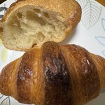 ベーカリー・カフェ・クラウン - バゲットとクロワッサン