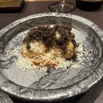 イル アオヤマ - 鱧のフリット、黒トリュフ、アラビアータソース