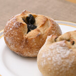 bricolage bread & co. - 豆パン＠税込280円│祝日15:29頃訪問