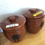 とんこつの王様 - 博多豚骨ラーメン定番の紅生姜と高菜