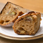 bricolage bread & co. - 栗のパン＠税込800円：これで半分│祝日15:29頃訪問