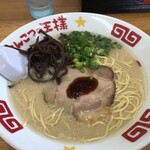 とんこつの王様 - 脂の層が美しい王道の豚骨ラーメン！