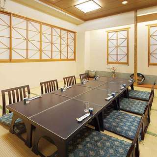 You can relax in a calm private room with a Japanese-style atmosphere.
