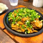 ゆぐち - ホルモン焼き
一味を振ると、グッと味が引き締まります