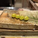 焼き鳥 こと - 銀杏。塩加減も良い。