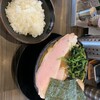 王道家直系 家系ラーメン がく