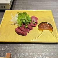 創作料理と宝石鍋しゃぶしゃぶ 宝泉 - 馬刺し