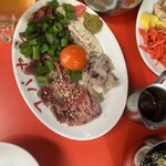 豚足ホルモン 小林商店 - ホルモンユッケ