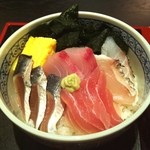 Odawara Uminosachi Yamanomegumi Ajinouotaka - 地魚の海鮮丼♪
