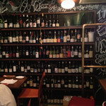 カーニバル 学芸大学店 - 店内…ワインボトル陳列