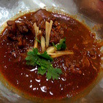 サプナ - ハーブチキン（独特な風味のある生のハーブを使っている）