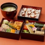 楠公レストハウス - 江戸の味を再現した『江戸エコ行楽重（参の重）』1700円。要予約2日前までに。