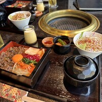 焼肉 徳川苑 - 和牛カルビ重セット　¥1800