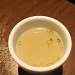 博多 華味鳥 - 水炊きのスープ