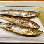 炭火焼 きさぶろうのやきとり - 「小イワシ塩焼」（200円）