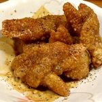 炭火焼 きさぶろうのやきとり - 「鶏皮せんべい（バターポンズ味）」（260円）