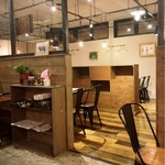 ハンバーグを食べる日 - オシャレな店内