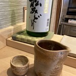 すしやのたい悟 - 神奈川県の松みどり。敷き物との調和。握りをお迎え。