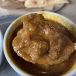 Sajilo Cafe - マトンカレーは程よい大きさのマトンに生姜が効いた程良くオイリーなグレイビー
